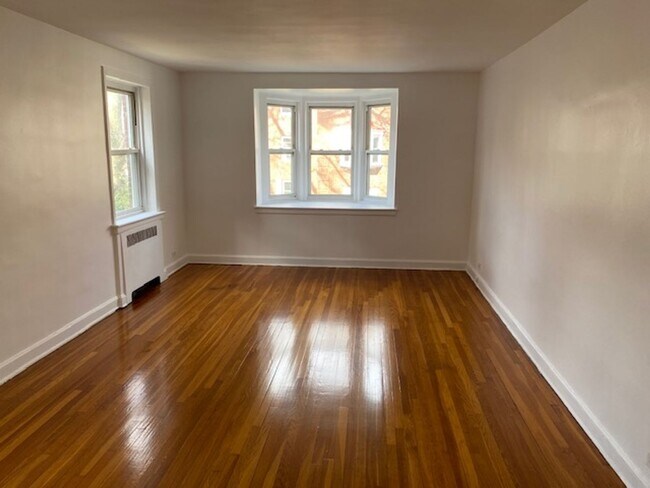 Interior Photo - COLONIAL GARDENS TRENTON PROUD LLC - Regul...