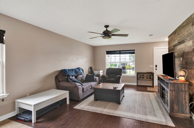 Foto del edificio - 3 Bed 2 Bath Home in Desired Neighborhood in West Pensacola