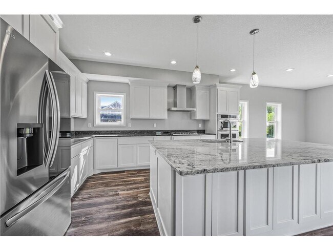 Foto del edificio - Rare 3 bed 4 bath no upgrade left out! 2 full kitchens, great views, dont miss out!