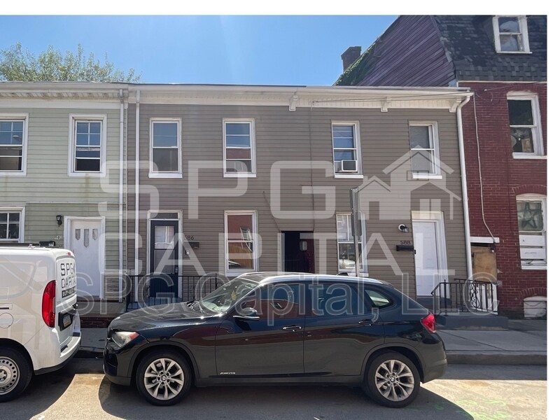 Foto principal - 586 Salem Ave
