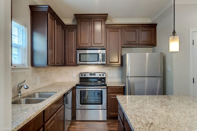 Building Photo - 4 br, 4.5 bath House - 1127 Oney Hervey Dr