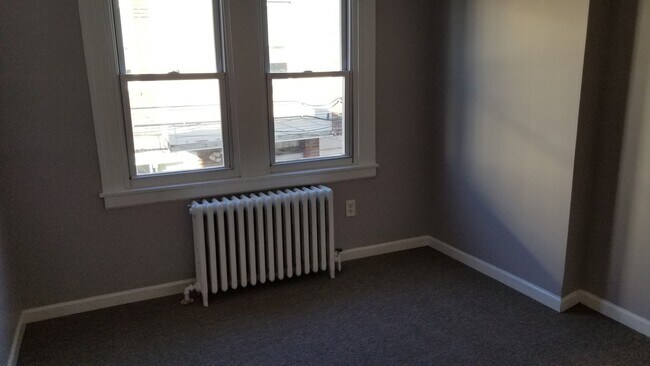 Foto del edificio - Immaculate Unit - Oak Lane