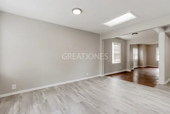 Building Photo - 2029 Glenridge Dr