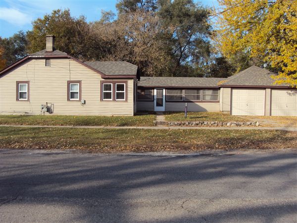 Primary Photo - 150 43rd St SE