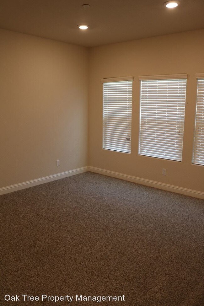 Building Photo - 3 br, 2 bath House - 6924 E. Giavanna Avenue