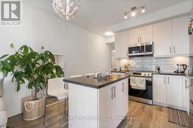 Building Photo - 95 Oneida Crescent