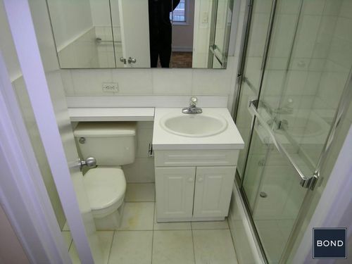 Foto del edificio - 888 8th Ave