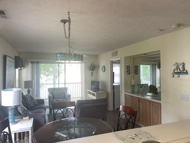 Building Photo - 541 White River Dr
