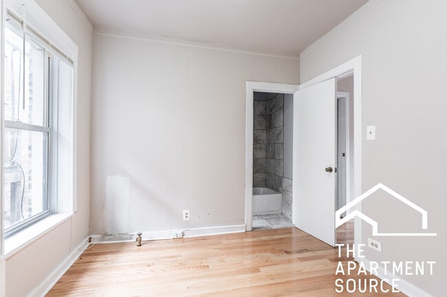 Foto del edificio - 5662 N Ridge Ave