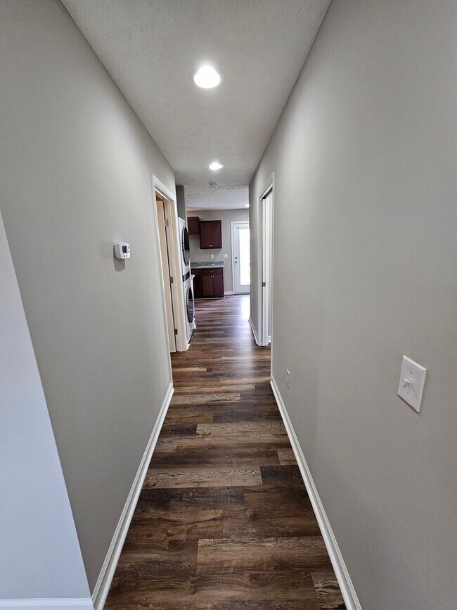 Building Photo - Elegant Townhome Minutes From Tim's Ford L...