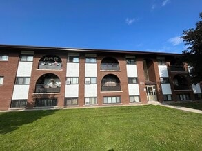 Building Photo - 118,124 Christopher Drive
