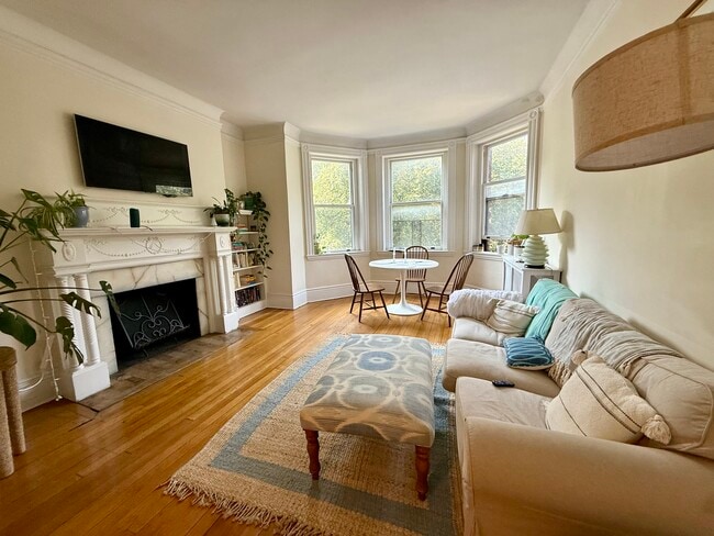 Building Photo - 481 Beacon St