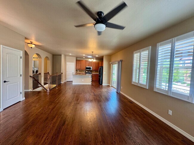 Building Photo - Gorgeous 4 Bedroom Townhome in Briargate