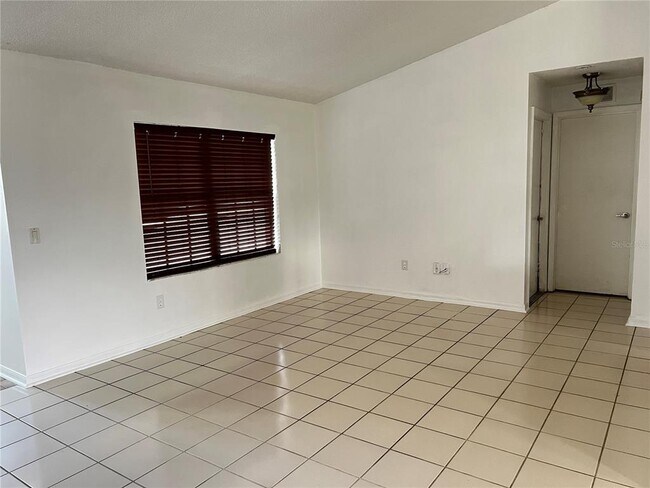 Foto del edificio - 304 Oak Ln Track