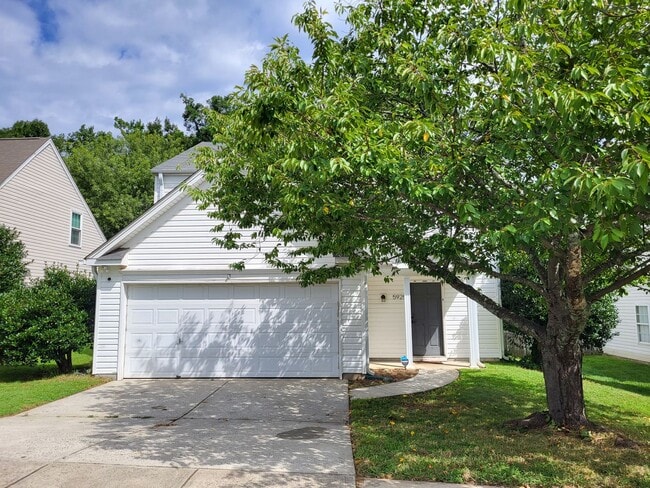 Foto del edificio - 3 bedroom home in Highland Creek