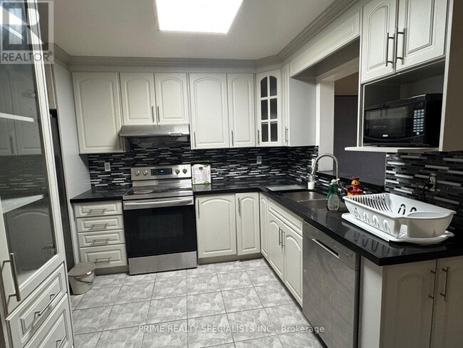 Building Photo - 122 Olympia Crescent