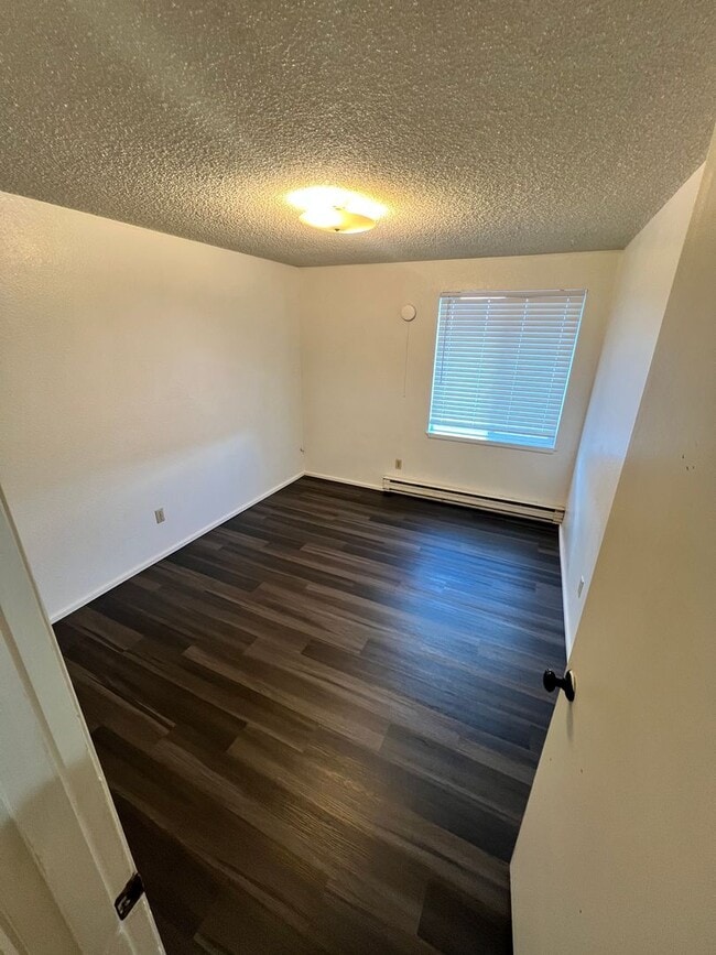 Building Photo - Stylish and Convenient 2 Bed, 1 Bath Apartment in Downtown Port Angeles