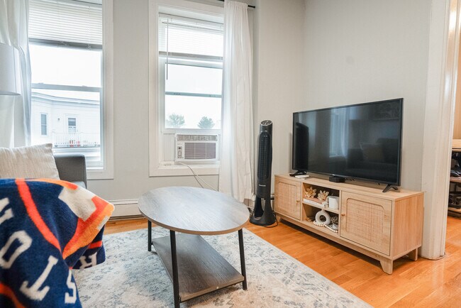 Foto del edificio - 84 Savin Hill Ave