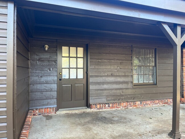 Foto del edificio - **UPCOMING**3 bedroom / 2 bathroom Home fo...