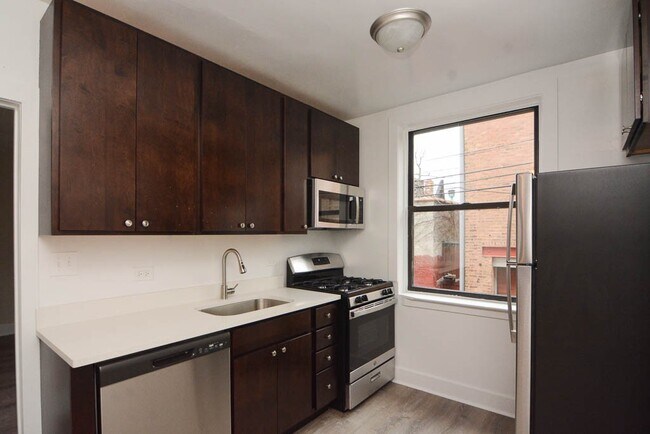 Foto del edificio - 2334.5 N Spaulding Ave