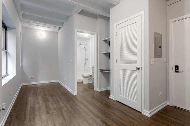 Foto del edificio - 5718 N Winthrop Ave