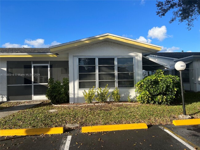 Foto del edificio - 8621 NW 12th St