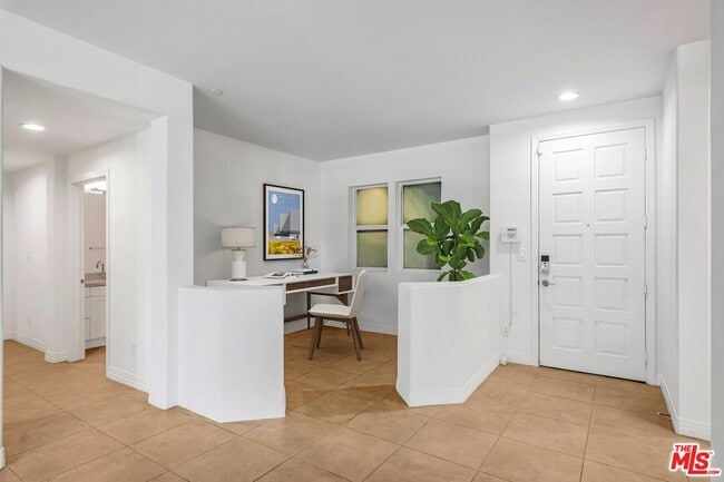 Building Photo - 7100 Playa Vista Dr