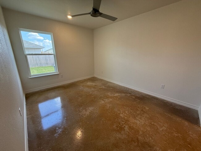 Building Photo - 1157 Lindsey Dr