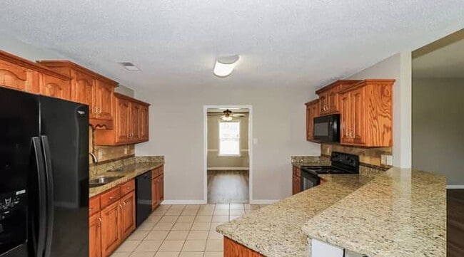 Building Photo - 645 Elizabeth Dr