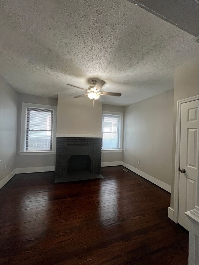 Building Photo - 611 E 37th St