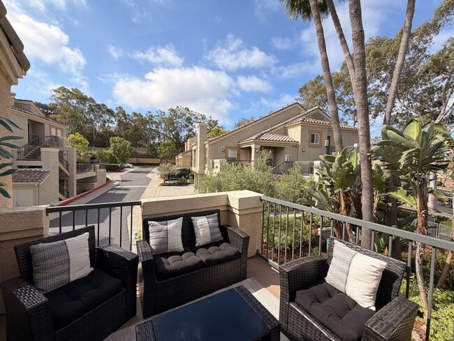 Building Photo - Recently Renovated Gated Long Beach Condo with Washer/Dryer, A/C, Pool, Gym, and 3 Parking Options