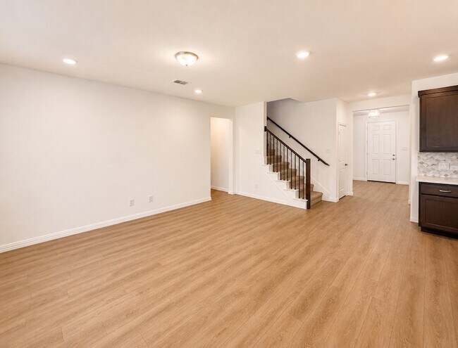 Building Photo - 715 Roanoke Dr