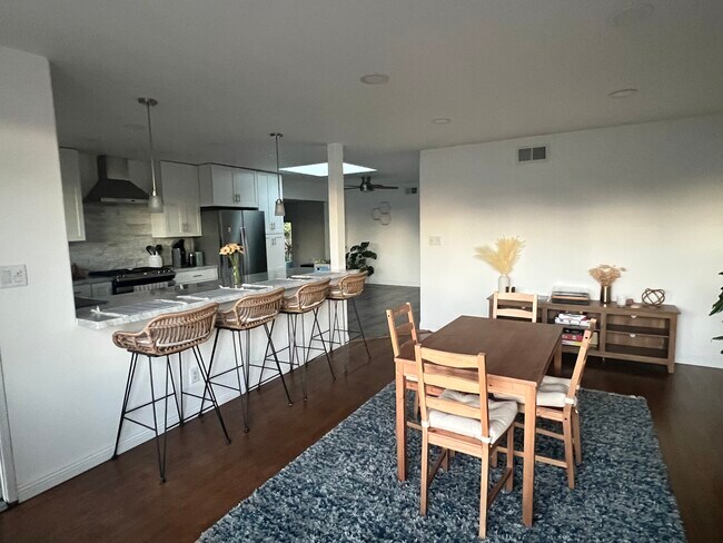 Foto del edificio - 4147 Cosmo St
