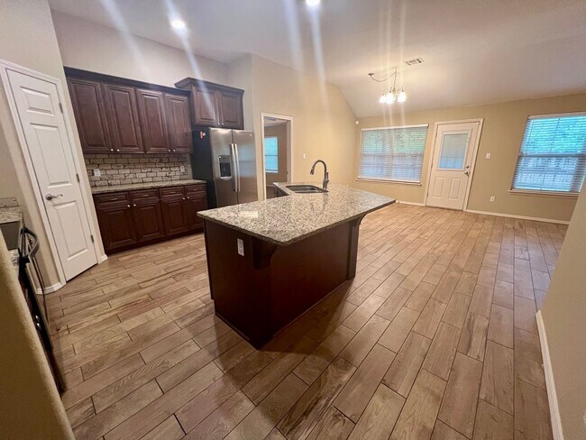 Building Photo - Beautiful 3 Bedroom House in Southfield He...