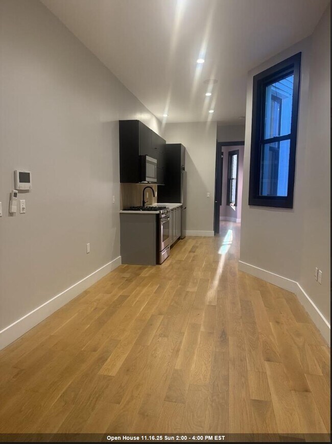 Building Photo - 172 New York Ave