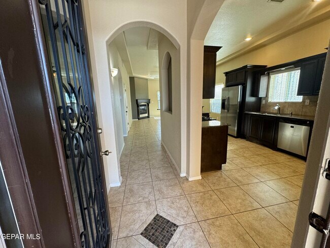 Foto del edificio - 14220 Fabled Point Ave