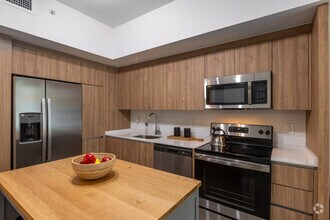 Building Photo - Resia Golden Glades