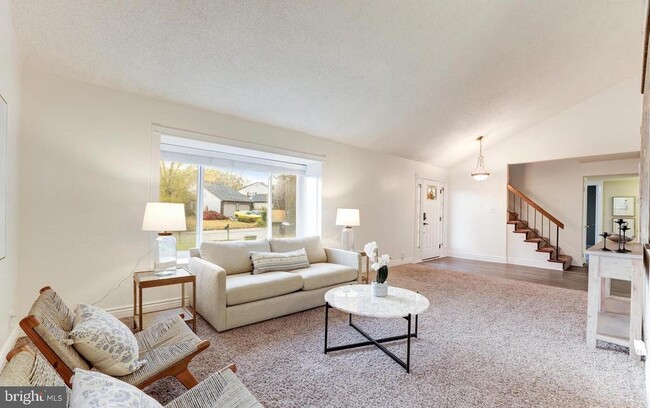 Foto del edificio - 236 E Juniper Ave