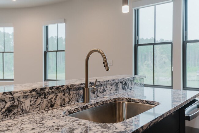 Building Photo - Be the first to Live in the Washington Square Apartments!