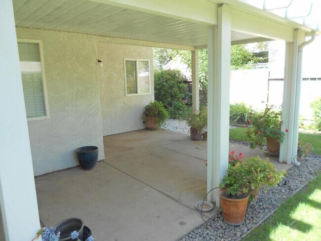 Building Photo - 321 W El Portal Dr