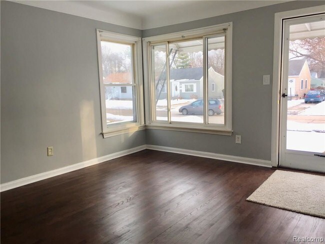 Foto del edificio - 24810 Dartmouth St