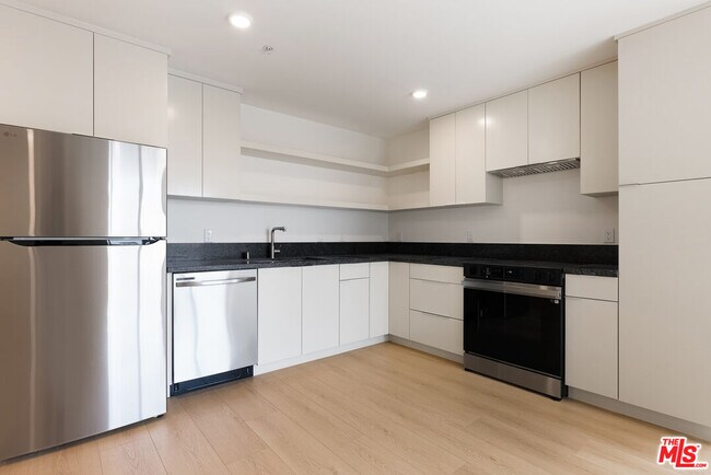 Foto del edificio - 8561 Belmont St