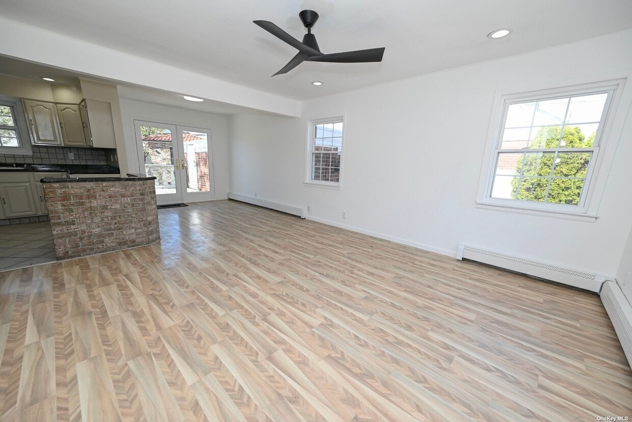 1099 Ferngate Dr Unit 1099, Franklin Square, NY 11010 Apartments in