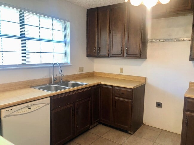 Foto del edificio - Pre leasing now for 4/1/2026