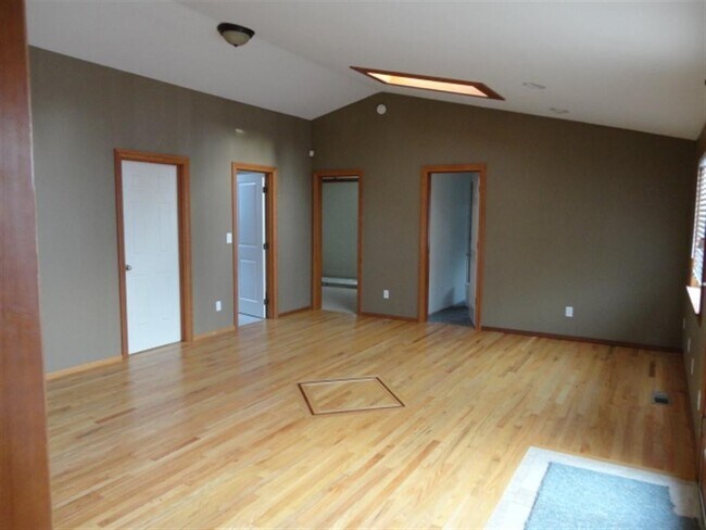 Foto del edificio - Charming Everett Rambler — 3 Bedrooms + Bonus Room