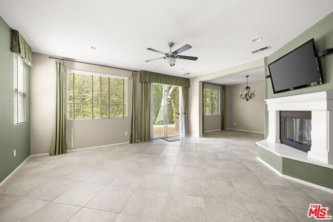 Building Photo - 631 Clearwater Creek Dr