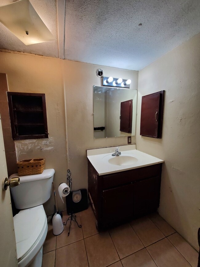 Building Photo - 8186 W Fairoak Ct