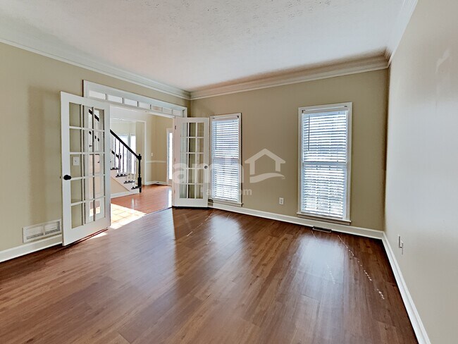 Building Photo - 303 Lismore Ter