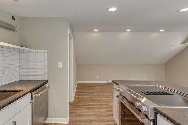 Sala de estar y comedor - 253 Thuss Ave