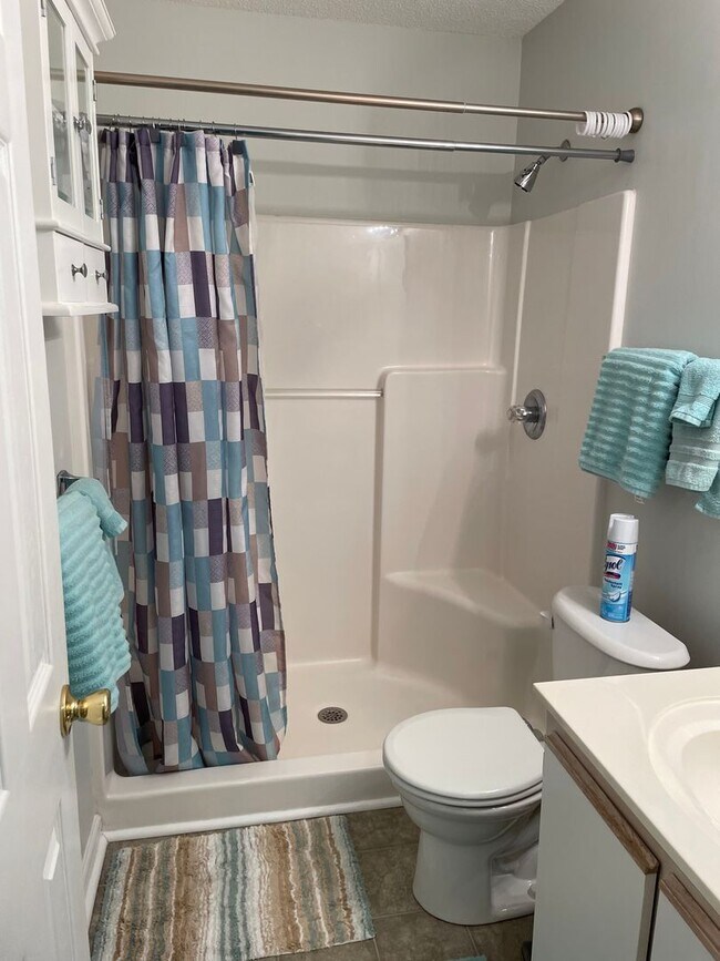 Foto del edificio - Beautiful 3 bedroom/2 bath third floor fur...
